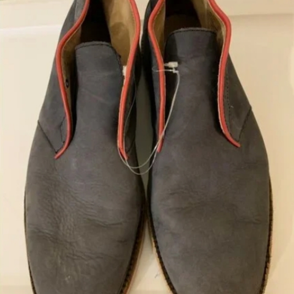 Grey shoeless